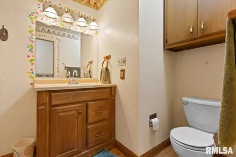 Bath - 10522 W Lancaster Rd, Mapleton, IL 61547 photo 1 of 3