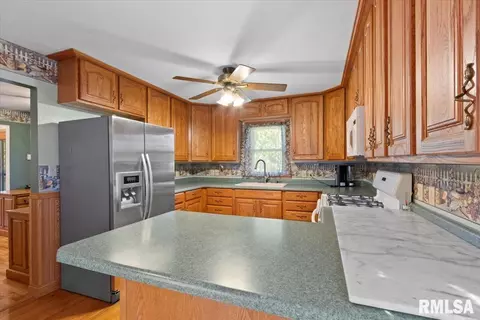 Kitchen - 10522 W Lancaster Rd, Mapleton, IL 61547 photo 4 of 17