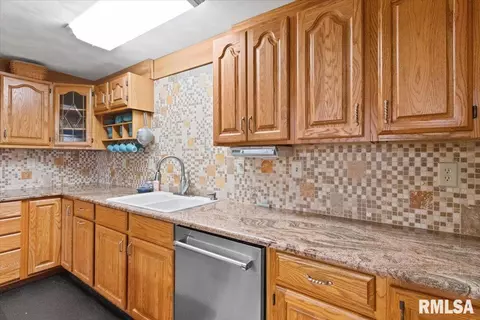 Kitchen - 10522 W Lancaster Rd, Mapleton, IL 61547 photo 13 of 17