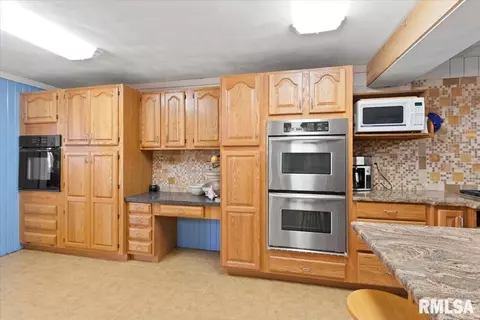 Kitchen - 10522 W Lancaster Rd, Mapleton, IL 61547 photo 16 of 17