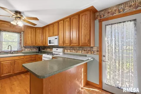 Kitchen - 10522 W Lancaster Rd, Mapleton, IL 61547 photo 5 of 17