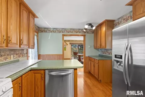 Kitchen - 10522 W Lancaster Rd, Mapleton, IL 61547 photo 3 of 17