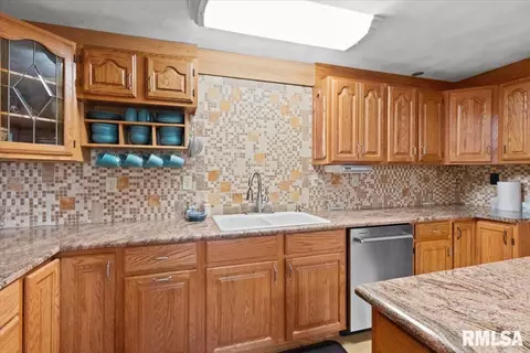 Kitchen - 10522 W Lancaster Rd, Mapleton, IL 61547 photo 12 of 17