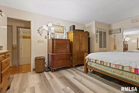 Bedroom - 10522 W Lancaster Rd, Mapleton, IL 61547 photo 2 of 9