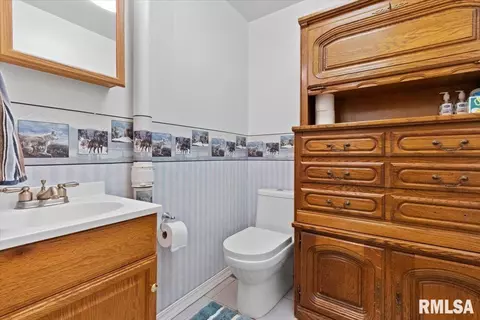 Bath - 10522 W Lancaster Rd, Mapleton, IL 61547 photo 3 of 3