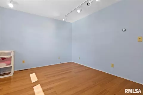 Bedroom - 10522 W Lancaster Rd, Mapleton, IL 61547 photo 6 of 9