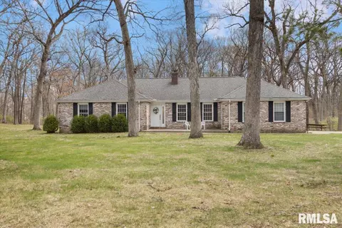 1390 Riggert Rd, Metamora, IL 61548