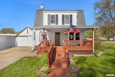 1213 S 9th St, Pekin, IL 61554