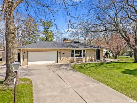 416 Highview Rd, East Peoria, IL 61611