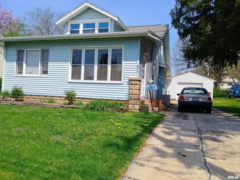 817 E Lake Ave, Peoria Heights, IL 61616