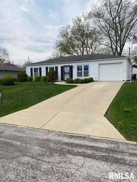 6003 N Graceland Dr, Peoria, IL 61614