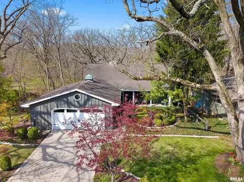 2607 N Kingston Dr, Peoria, IL 61604