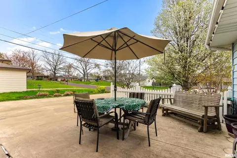 2005 W Cimarron Dr, Peoria, IL 61614 photo 5