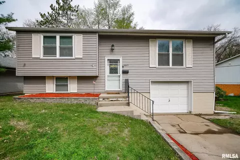 3625 W Compton Ct, Peoria, IL 61615