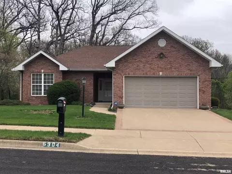 6904 N Brookstone Dr, Peoria, IL 61615