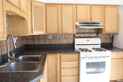 Kitchen - 9921 W Maple Ridge Rd, Mapleton, IL 61547 photo 2 of 4