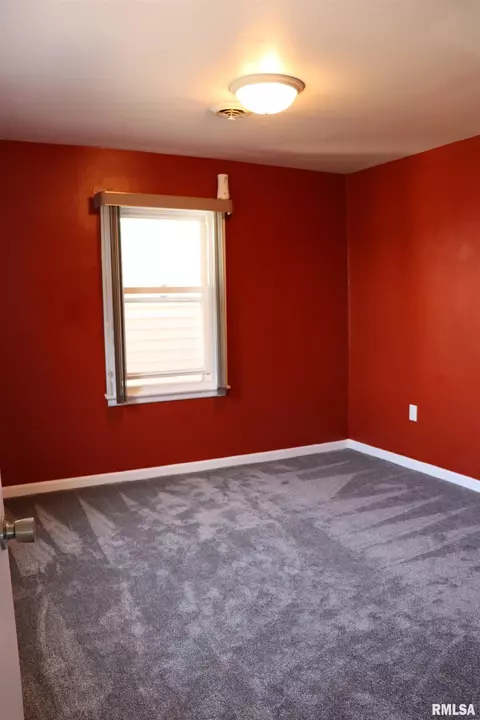 Bedroom - 9921 W Maple Ridge Rd, Mapleton, IL 61547 photo 9 of 12