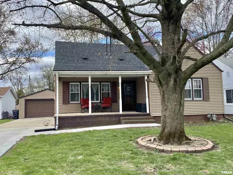 66 Van Dyke Dr, Canton, IL 61520