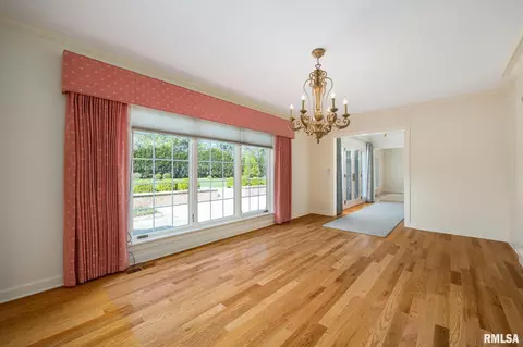 Dining - 111 E Morningside Dr, Peoria, IL 61614 photo 3 of 3