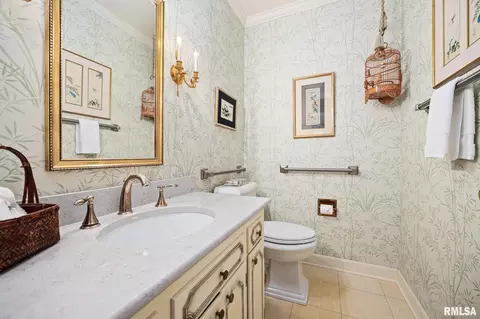 Bath - 111 E Morningside Dr, Peoria, IL 61614 photo 1 of 11