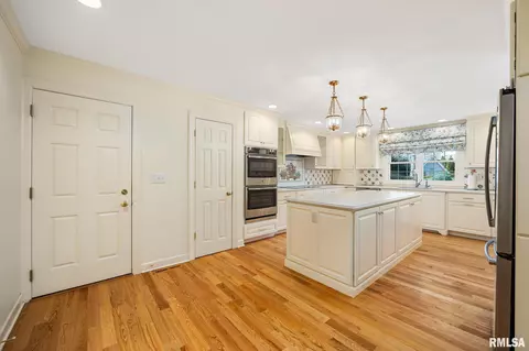 Kitchen - 111 E Morningside Dr, Peoria, IL 61614 photo 6 of 6