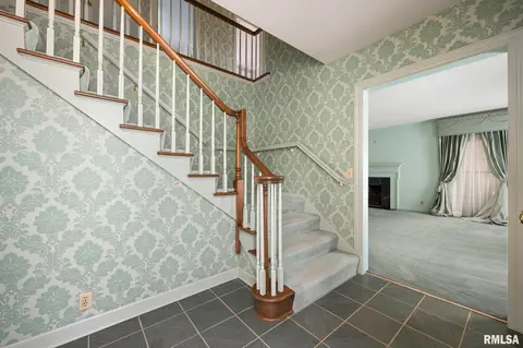 Entry Way - 111 E Morningside Dr, Peoria, IL 61614 photo 1 of 6