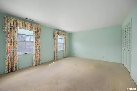 Bedroom - 111 E Morningside Dr, Peoria, IL 61614 photo 5 of 12