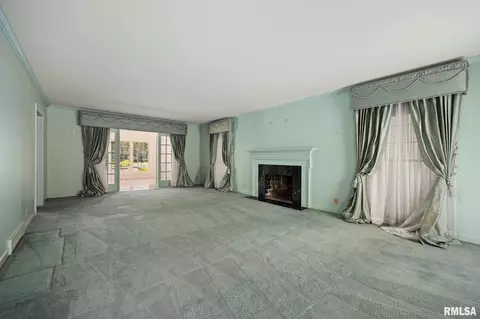 Living - 111 E Morningside Dr, Peoria, IL 61614 photo 1 of 4