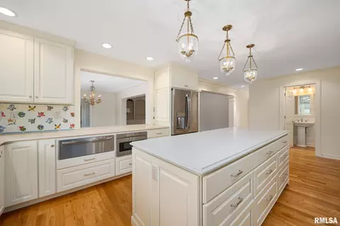 Kitchen - 111 E Morningside Dr, Peoria, IL 61614 photo 3 of 6