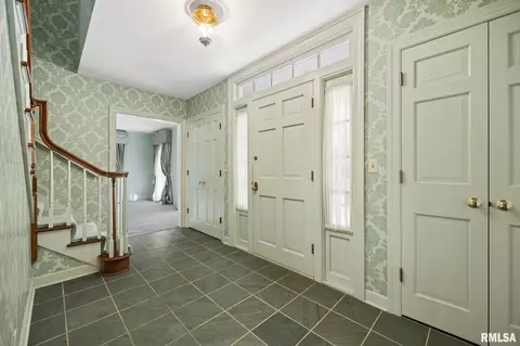 Entry Way - 111 E Morningside Dr, Peoria, IL 61614 photo 2 of 6