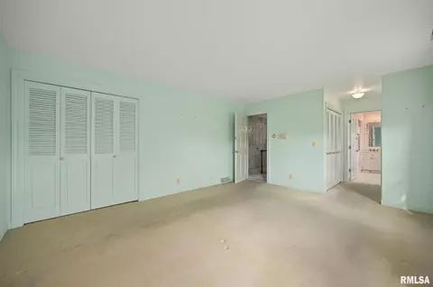 Bedroom - 111 E Morningside Dr, Peoria, IL 61614 photo 6 of 12