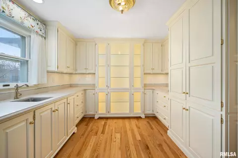 Kitchen - 111 E Morningside Dr, Peoria, IL 61614 photo 1 of 6