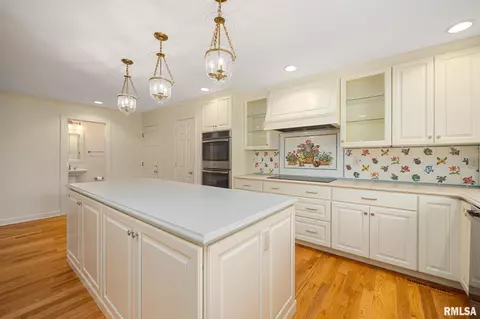 Kitchen - 111 E Morningside Dr, Peoria, IL 61614 photo 2 of 6