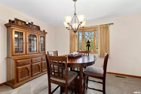 Dining - 4423 S Newcastle Ct, Mapleton, IL 61547 photo 1 of 6