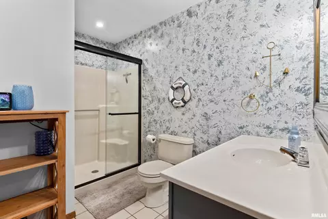 Bath - 4423 S Newcastle Ct, Mapleton, IL 61547 photo 5 of 6