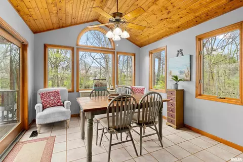 Dining - 4423 S Newcastle Ct, Mapleton, IL 61547 photo 5 of 6