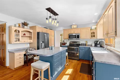Kitchen - 4423 S Newcastle Ct, Mapleton, IL 61547 photo 3 of 4