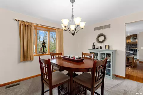 Dining - 4423 S Newcastle Ct, Mapleton, IL 61547 photo 2 of 6