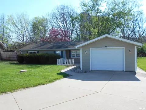 257 Jana Rd, Macomb, IL 61455