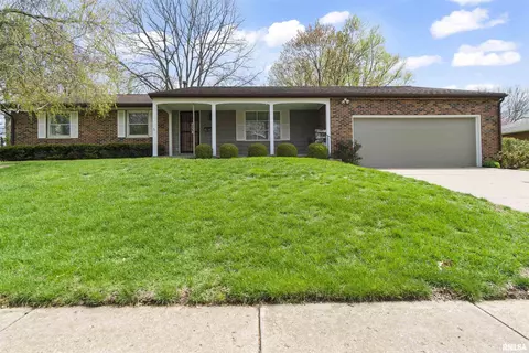 2722 N Kingston Dr, Peoria, IL 61604