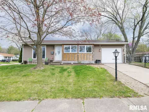 3702 W Creighton Ter, Peoria, IL 61615