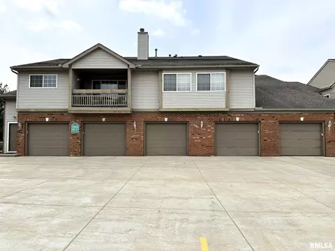 4571 N Thornhill Dr, Peoria, IL 61615
