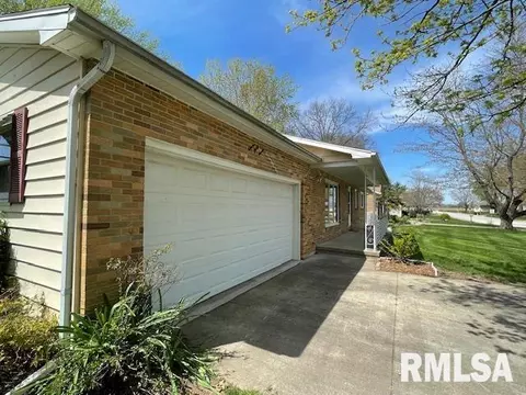 1137 Debbie Ln, Macomb, IL 61455 photo 2