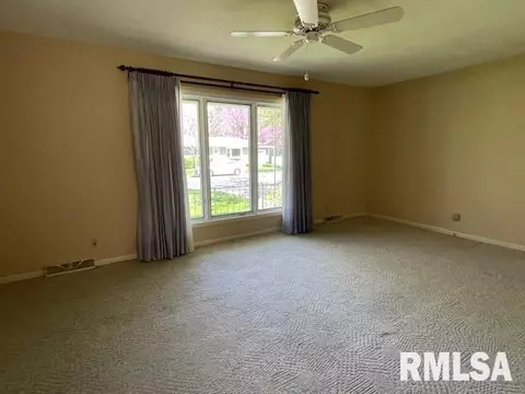 1137 Debbie Ln, Macomb, IL 61455 photo 6