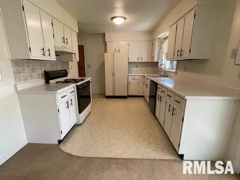 1137 Debbie Ln, Macomb, IL 61455 photo 10
