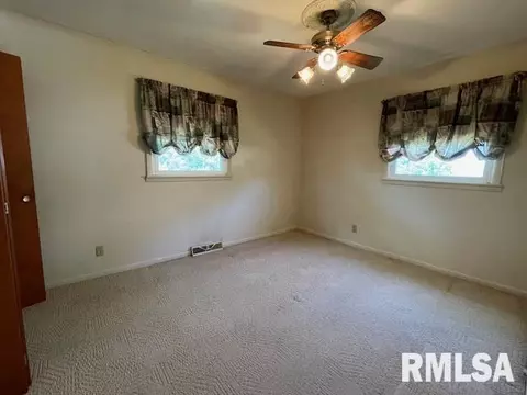 1137 Debbie Ln, Macomb, IL 61455 photo 21