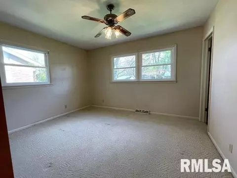 1137 Debbie Ln, Macomb, IL 61455 photo 15