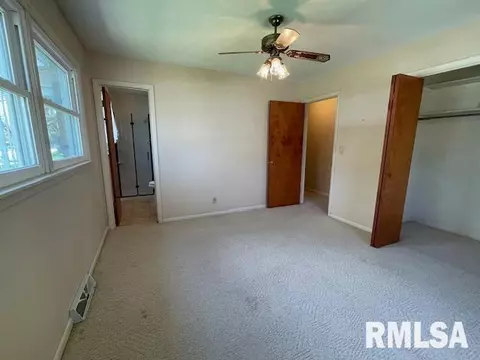 1137 Debbie Ln, Macomb, IL 61455 photo 14