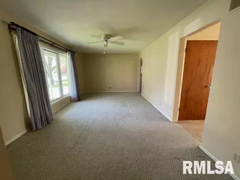 1137 Debbie Ln, Macomb, IL 61455 photo 4