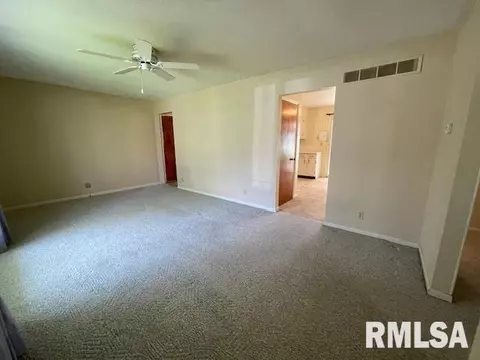 1137 Debbie Ln, Macomb, IL 61455 photo 7